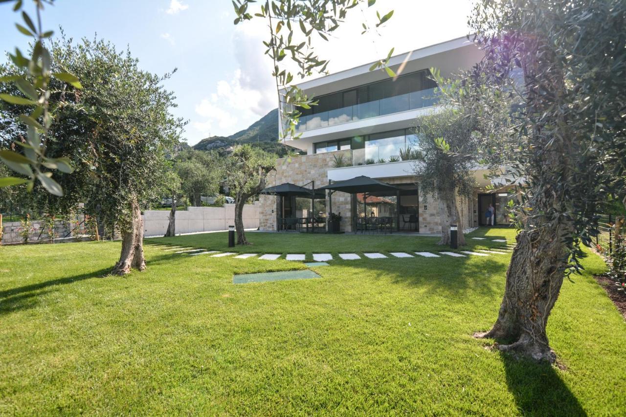 Olivo Luxury Apartments มัลเชซิเน ภายนอก รูปภาพ