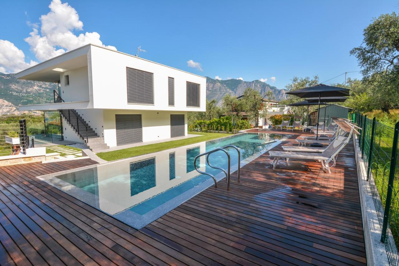 Olivo Luxury Apartments มัลเชซิเน ภายนอก รูปภาพ